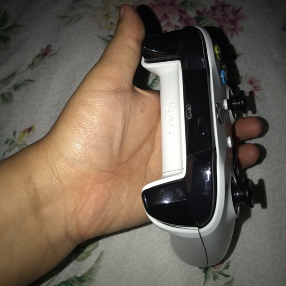 Xbox one controller - Picture 2 of 4